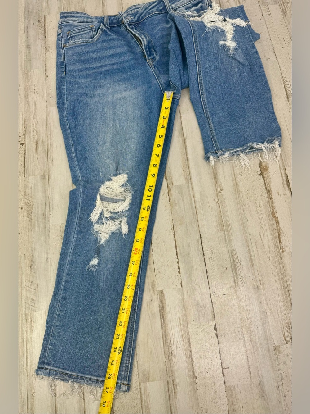 Mica Jeans Women's 31 (34x27) Light Wash Blue Distressed Raw Hem Stretch Crop - Picture 9 of 12
